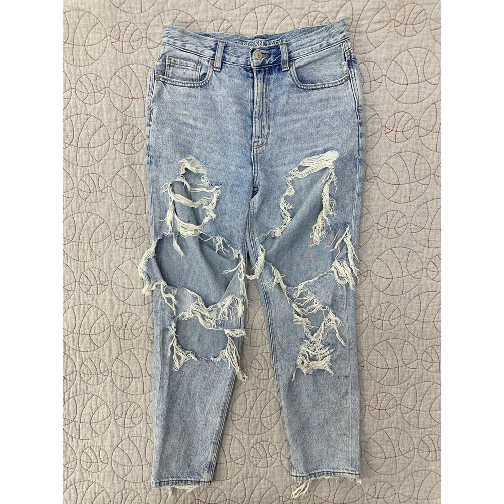 American Eagle Mom Jean Light Wash Distressed Ripped / Women's 4 Regular